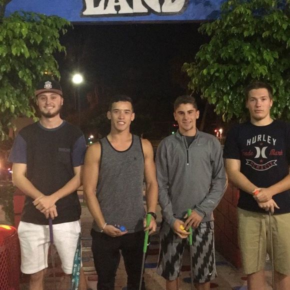 Profile Picture of Kris Cantine (@kris_breezyy) on Poshmark