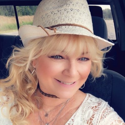 Profile Picture of Tina Sharkey (@Teenybeer) on Twitter