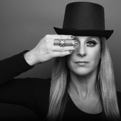 Profile Picture of Flore Zoé (@florezoe) on Twitter