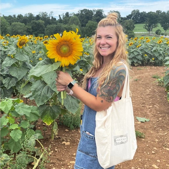 Profile Picture of Allie Paradise (@alliehope05) on Poshmark