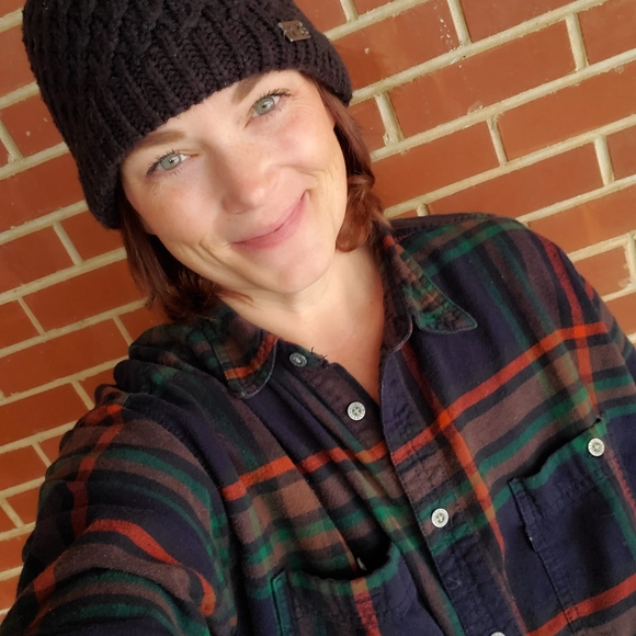 Profile Picture of Amanda Stapleton (@astapleton2004) on Poshmark