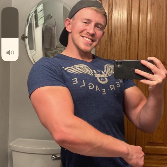 Profile Picture of Justin Burke (@jtb190) on Poshmark