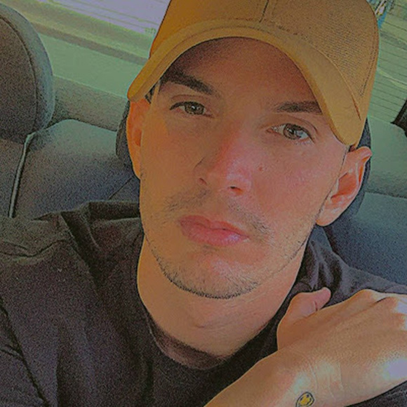 Profile Picture of Carlos luis Alonso monzón (@imcharly_95) on Poshmark