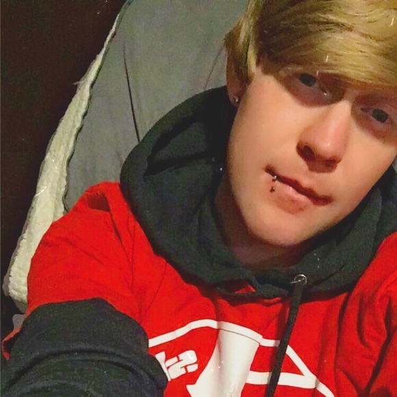 Profile Picture of Skyler Grocholski (@skygrocholski) on Poshmark