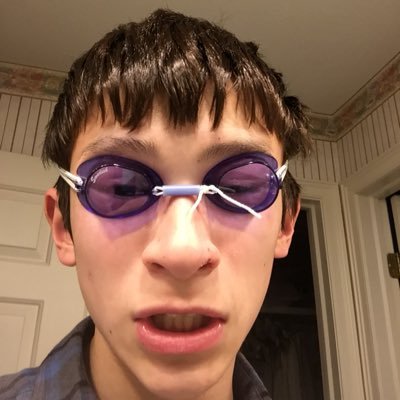 Profile Picture of Michael Huang (@mikelwhoooang) on Twitter