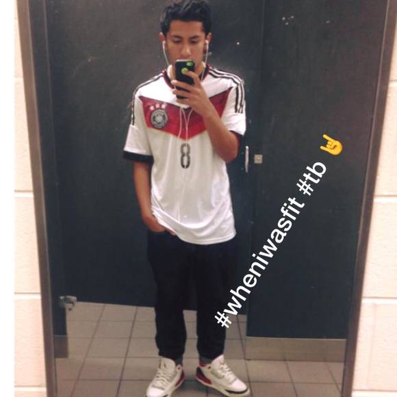 Profile Picture of Joel Esquivel (@jesa3516) on Poshmark