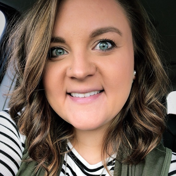 Profile Picture of Erica Dowell (@erica_dowell) on Poshmark