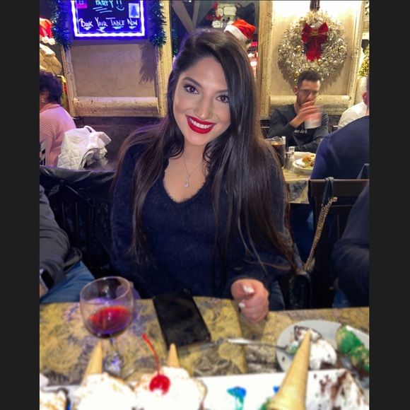 Profile Picture of Annamarie Fuschetto (@annamarieee26) on Poshmark