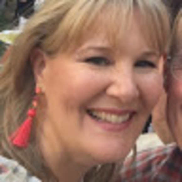 Profile Picture of Cheryl Lowe (@cheryllowe7) on Poshmark