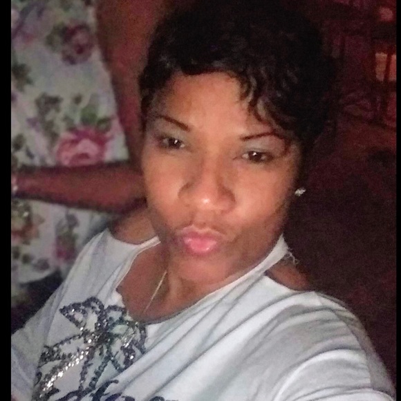 Profile Picture of Clevia Spikes (@cspikes73) on Poshmark