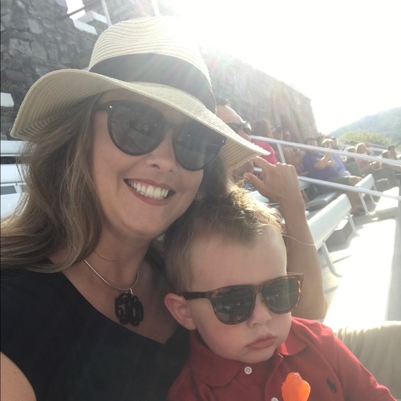 Profile Picture of Cherith Roberts (@cherithroberts) on Poshmark