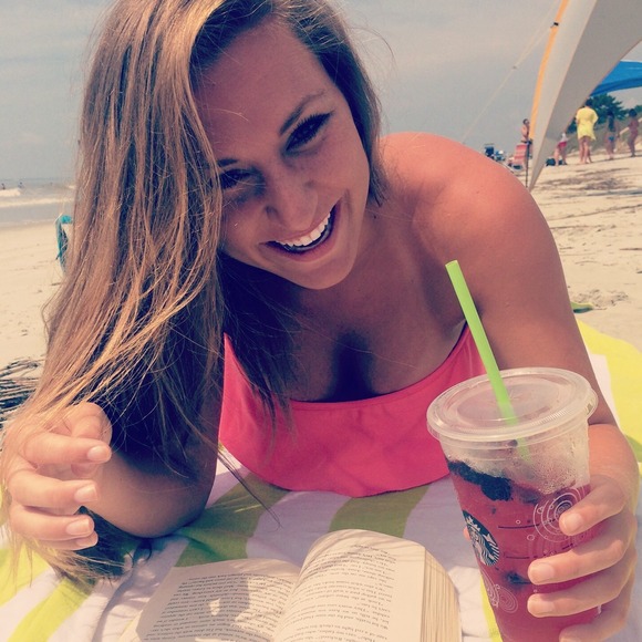 Profile Picture of Kelsey Lockwood (@kayykayysmile) on Poshmark