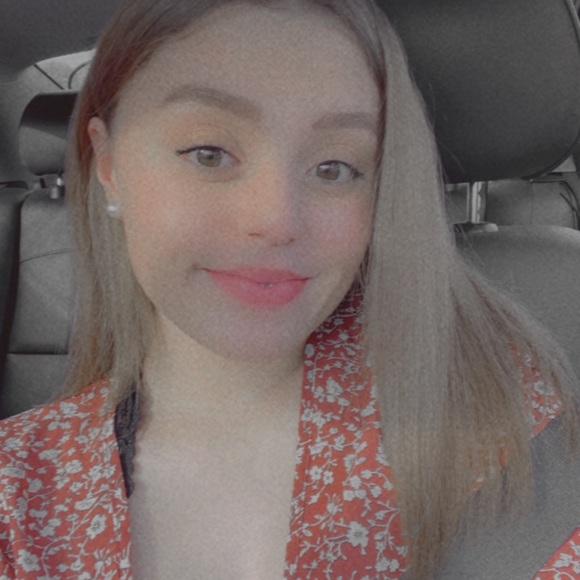 Profile Picture of Jaliyah Charleston (@jaliyahcharl364) on Poshmark