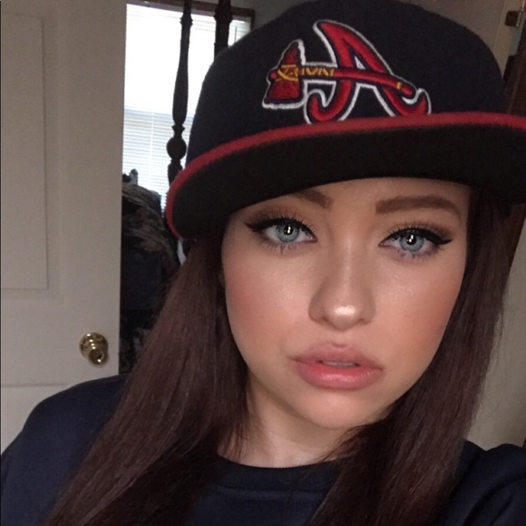 Profile Picture of Brandy Shields (@brandyshields) on Poshmark