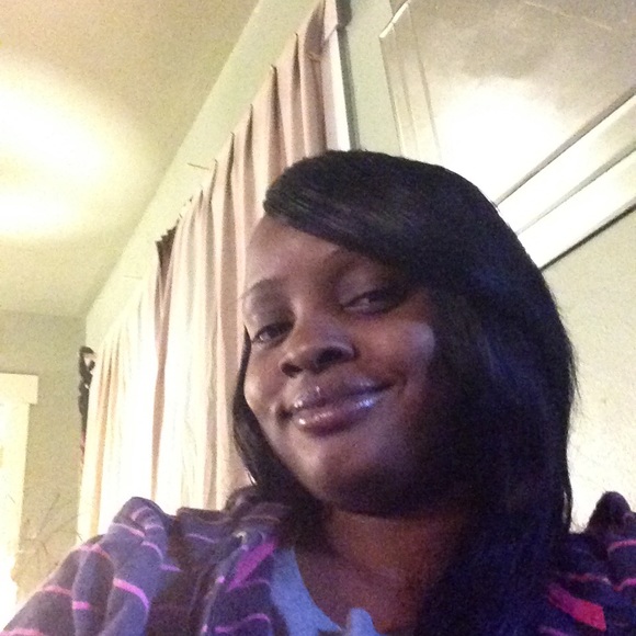 Profile Picture of Neisha Walker (@bea2fulwalk) on Poshmark