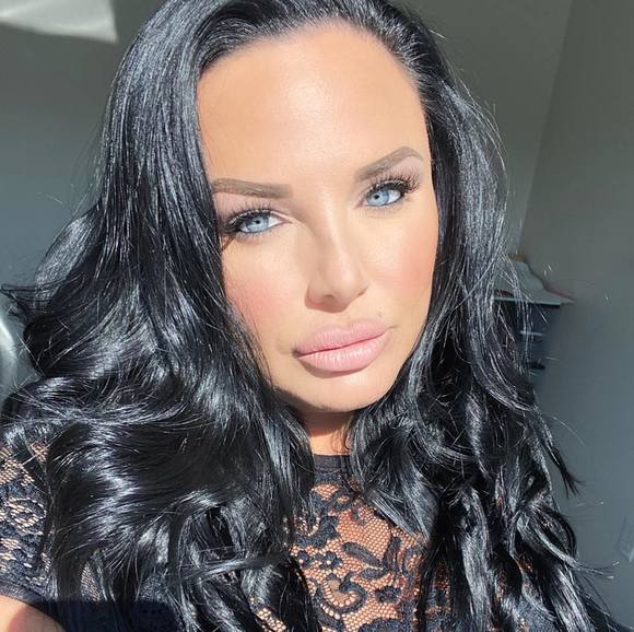 Profile Picture of Megan Fowler (@makeupmeg) on Poshmark