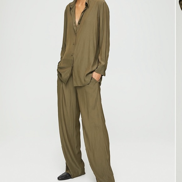 Profile Picture of Hien Huynh (@yyccloset) on Poshmark