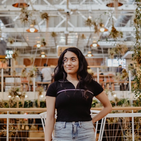 Naomi Samuel - Poshmark Profile Picture of Naomi Samuel (@naomiiiiii) on Poshmark