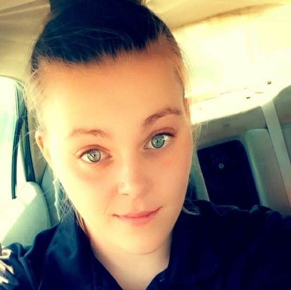 Profile Picture of Miranda Hamm (@mirandahamm863) on Poshmark