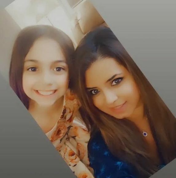 Profile Picture of Dee Tee (@diksha_tinani) on Poshmark