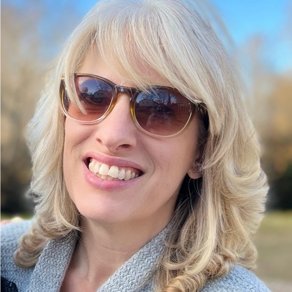 Profile Picture of Candice Renee (@haircandy90) on Poshmark