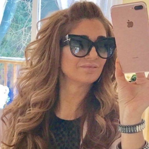 Profile Picture of Lucia Aguiar (@luciaaguiar) on Poshmark