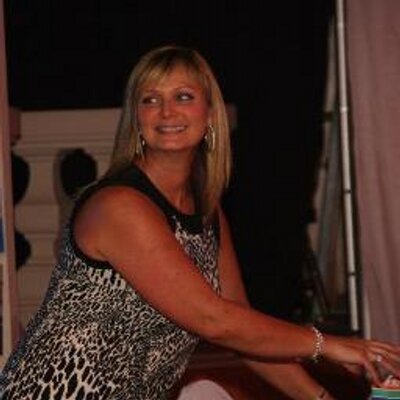 Profile Picture of Sharon Lowe (@sharonlowe14) on Twitter