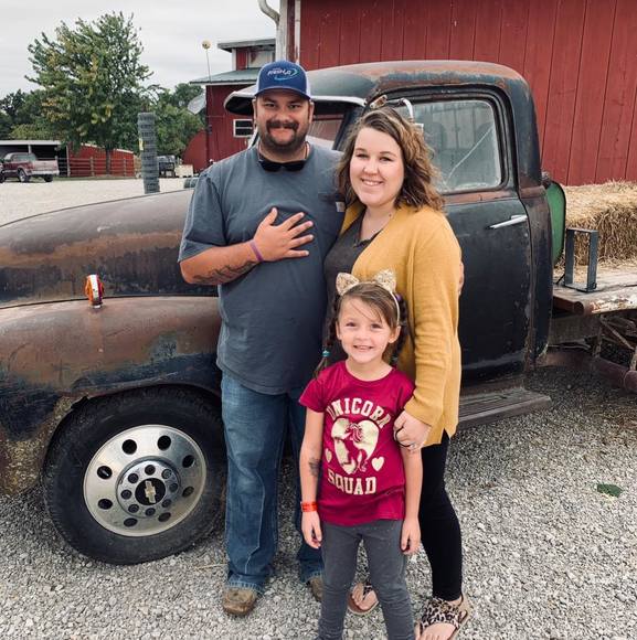 Profile Picture of Halee Hedges (@hedgeball17) on Poshmark