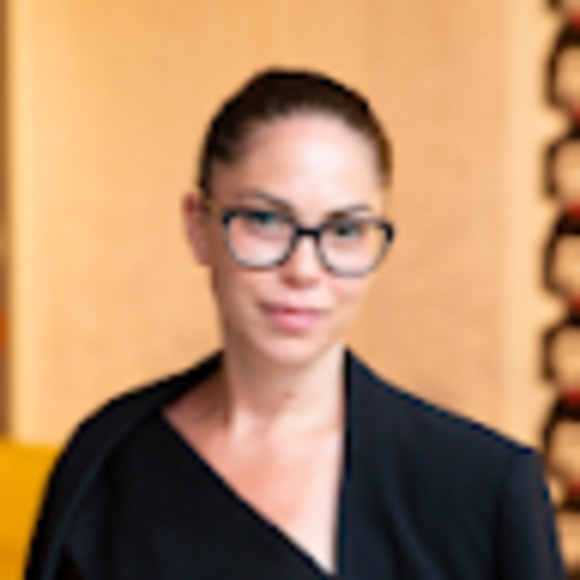 Profile Picture of Daniella Weinberg (@daniellaw822) on Poshmark