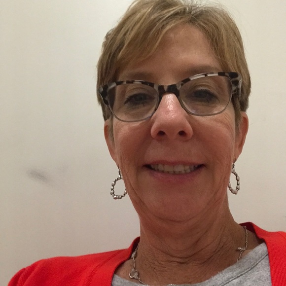 Profile Picture of Laurie Mitrani (@lauriemitrani) on Poshmark
