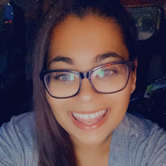 Profile Picture of Tia James (@cintiajames) on Poshmark