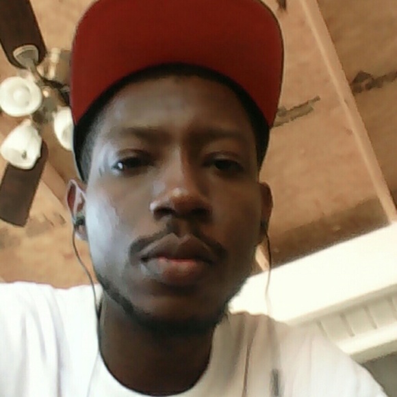 Profile Picture of Clarence Howell (@ch87) on Poshmark