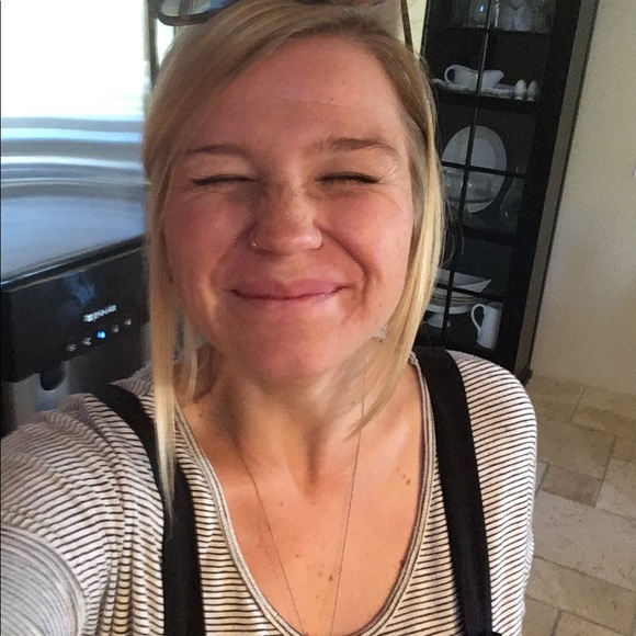 Profile Picture of Hannah Getzen (@hgetzen) on Poshmark