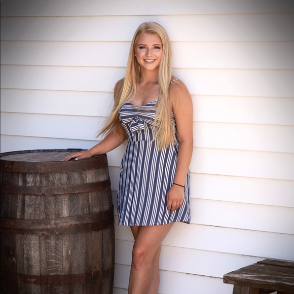 Profile Picture of Jenna Burrage (@jenna_burrage) on Poshmark