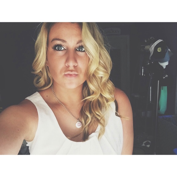 Profile Picture of Haley Mineo (@haleymineo57) on Poshmark