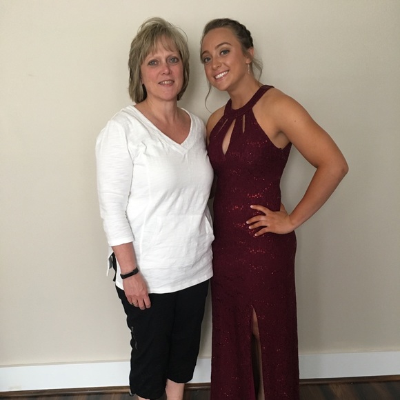 Profile Picture of Karen Sciarappa (@karenscrap) on Poshmark