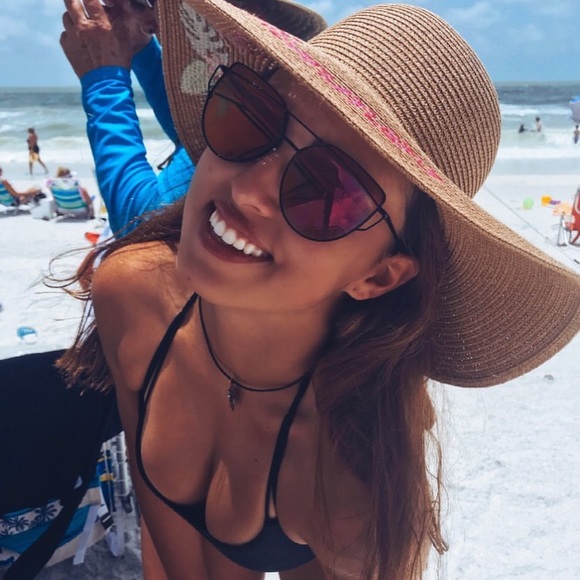 Profile Picture of Alex Rivero (@alexmrivero) on Poshmark