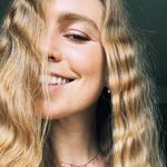 Profile Picture of Alice Worley 🌈 colourful fashion (@aliceworleyofficial) on Instagram