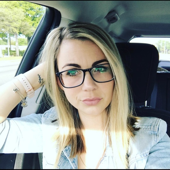Profile Picture of Joyce Simms (@jresti) on Poshmark