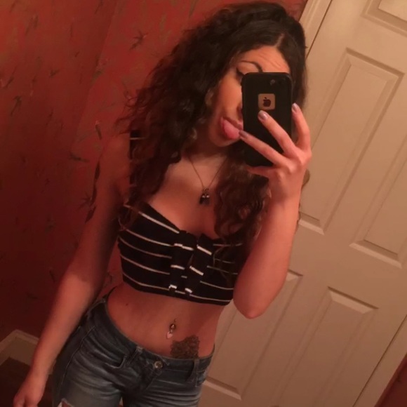 Profile Picture of Allison Farrell (@afksylph) on Poshmark