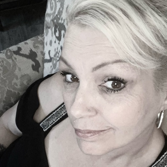 Profile Picture of Cheryl Catalano simons (@cherylsimons) on Poshmark