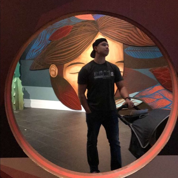 Profile Picture of Joel Luna (@jmoon117) on Poshmark