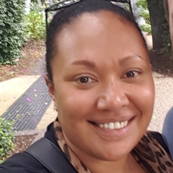Profile Picture of Clare Pearce (@curvy_clare) on Poshmark