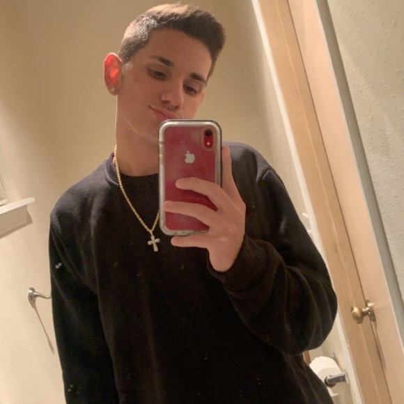 Profile Picture of Tyler Herdt (@tylerherdt) on Poshmark