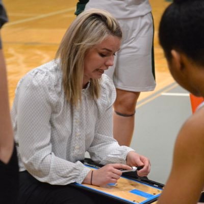 Profile Picture of Emilee Dunton (@EmileeDunton) on Twitter