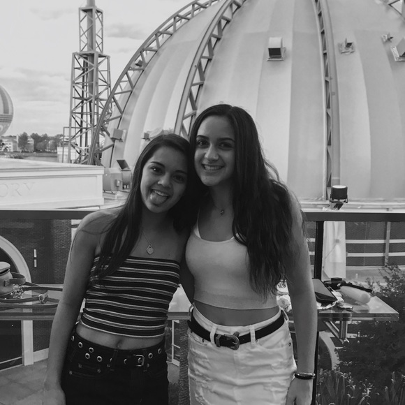 Profile Picture of Colina’s Closet (@colinamiroff) on Poshmark