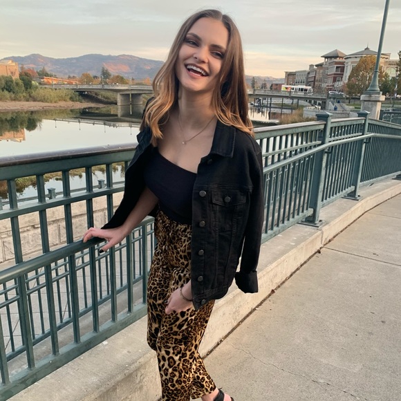 Profile Picture of Sara Haugen (@saraa_smileess) on Poshmark