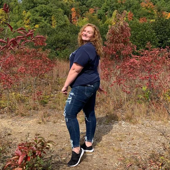 Profile Picture of Maddy Harrah (@maddy_brooke2) on Poshmark