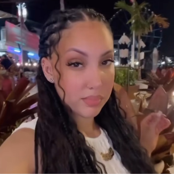 Kassandra Ortiz - Poshmark Profile Picture of Kassandra Ortiz (@kassandrao_) on Poshmark