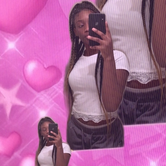 Profile Picture of Shaunae Handy (@shaunaexo) on Poshmark